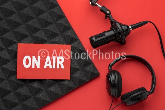 air banner mic with headphones